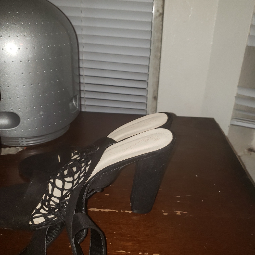 High heels - Picture 4 of 4